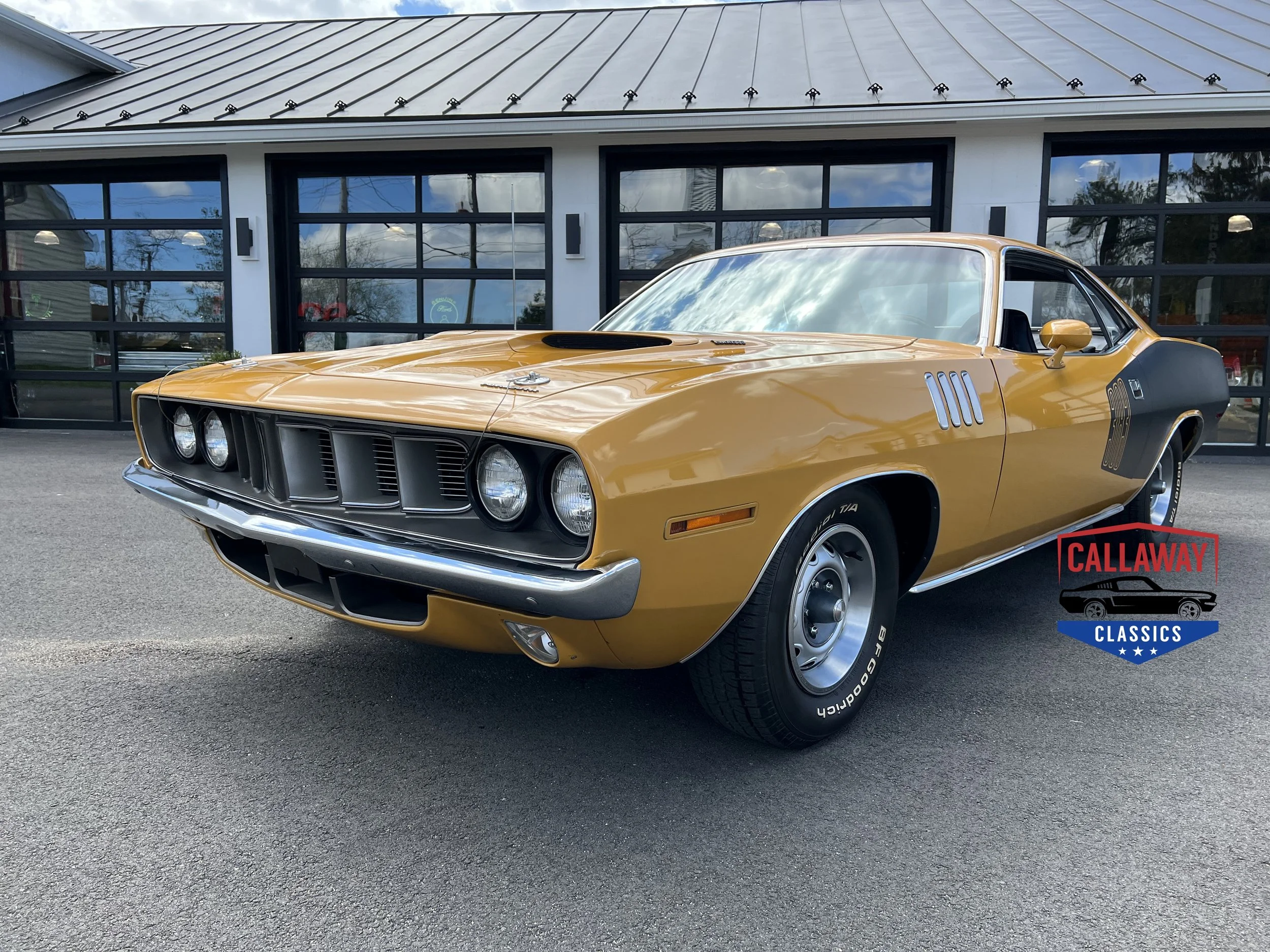 1971 Plymouth Cuda - Gold 1566 — Callaway Classics - Classic Cars